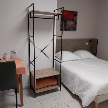 Le Petit Logis Hotel Beaumont-en-Veron ภายนอก รูปภาพ