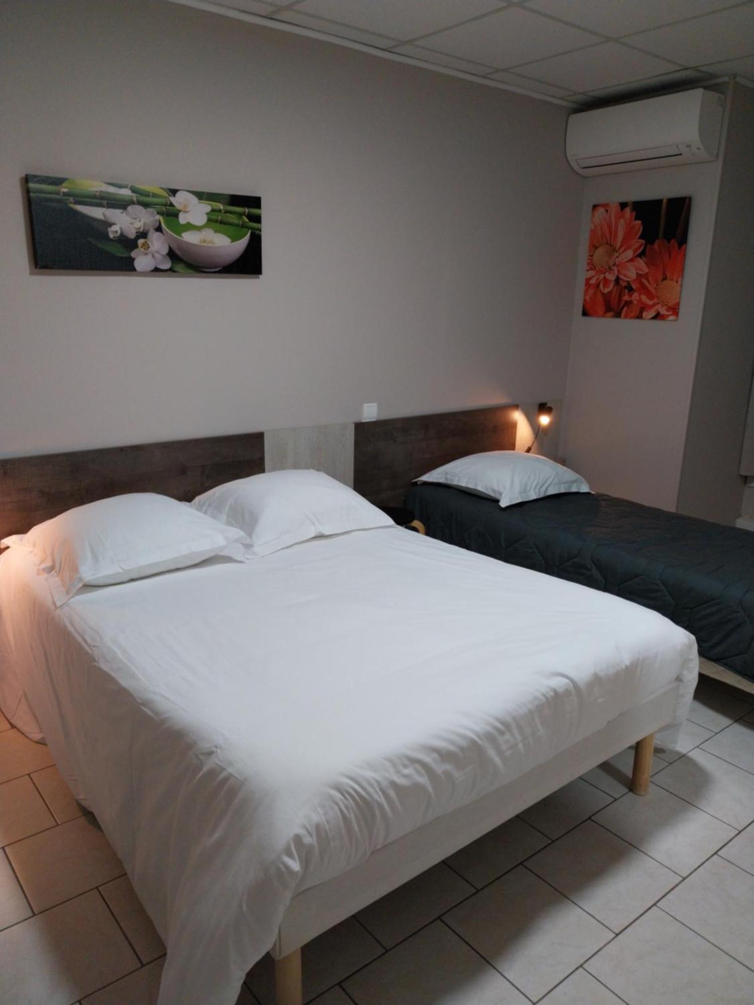 Le Petit Logis Hotel Beaumont-en-Veron ภายนอก รูปภาพ